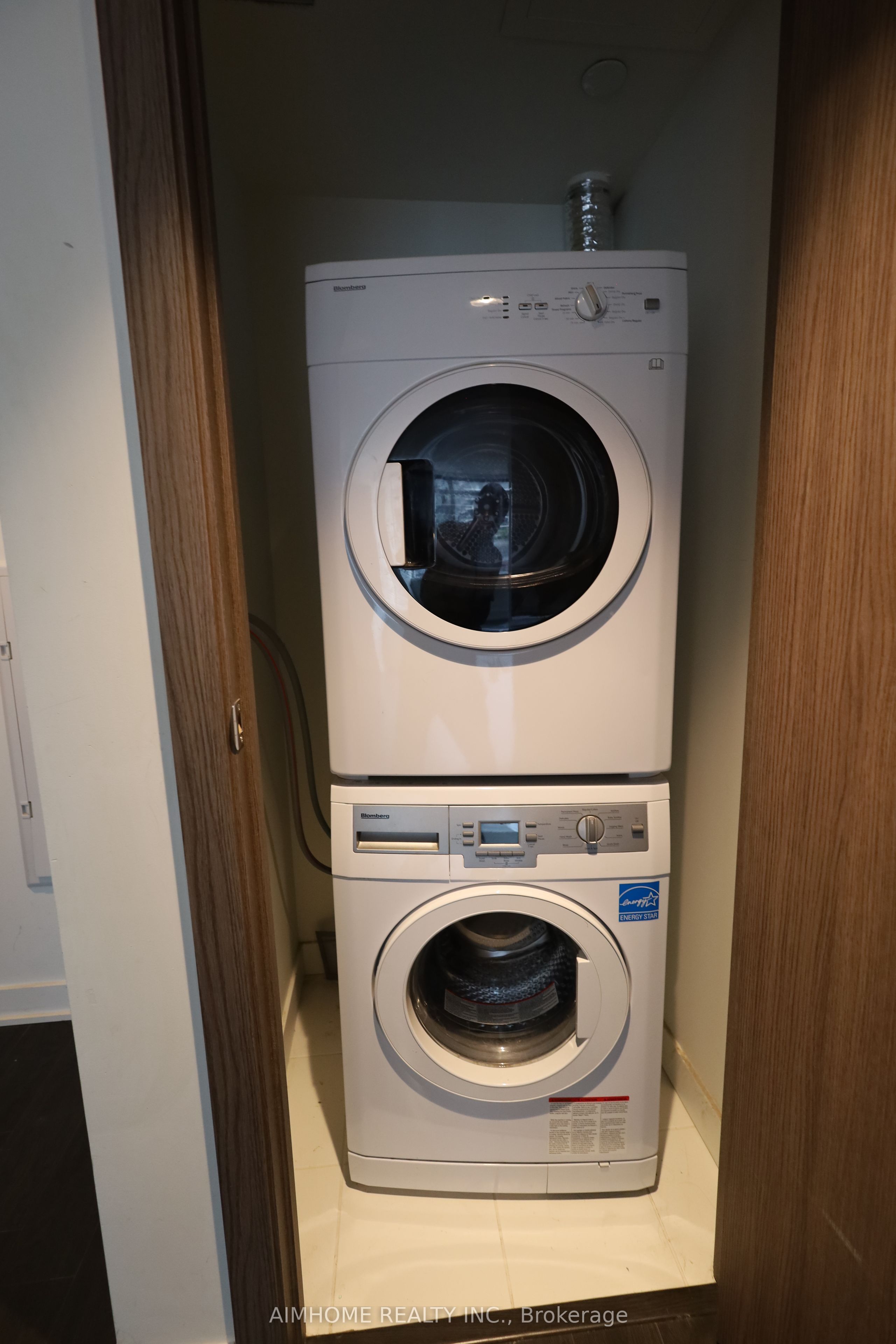 #715 - 19 Bathurst Street Property Photo 16