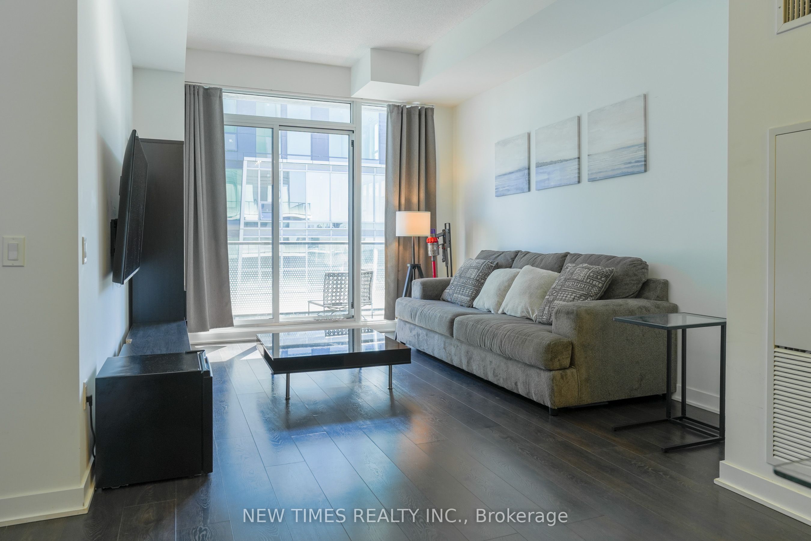 #4001 - 125 Blue Jays Way Property Photo 3
