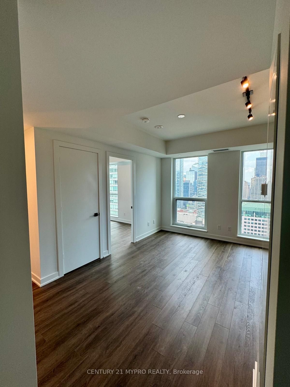#3001 - 327 King Street Property Photo 2