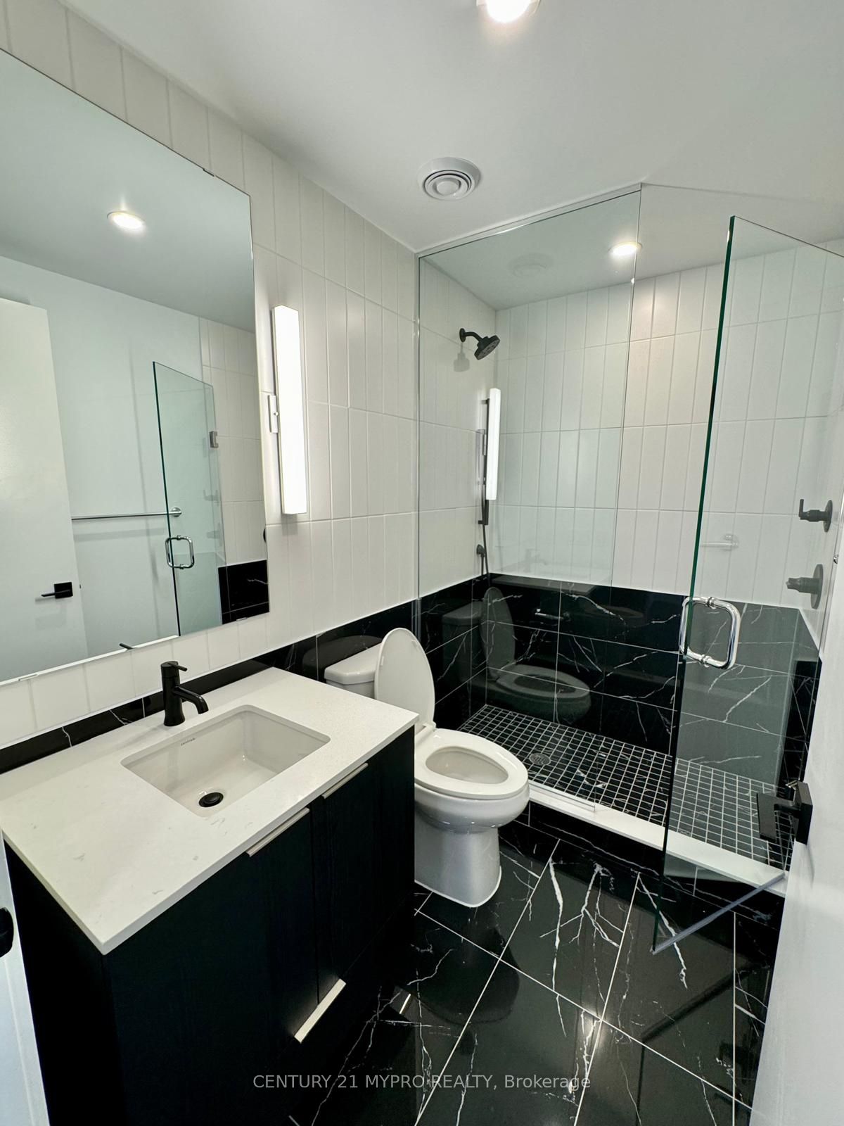 #3001 - 327 King Street Property Photo 4