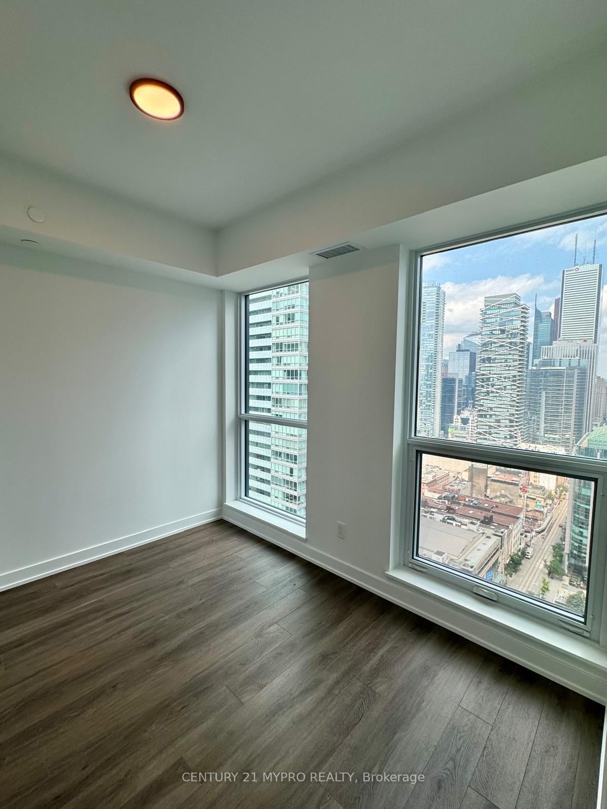 #3001 - 327 King Street Property Photo 7