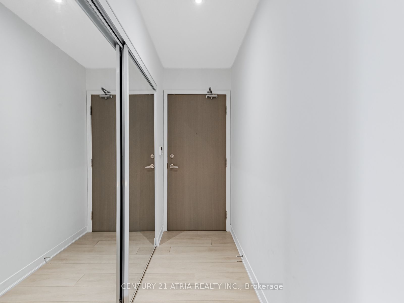 #1704 - 88 Harbour Street Property Photo 3
