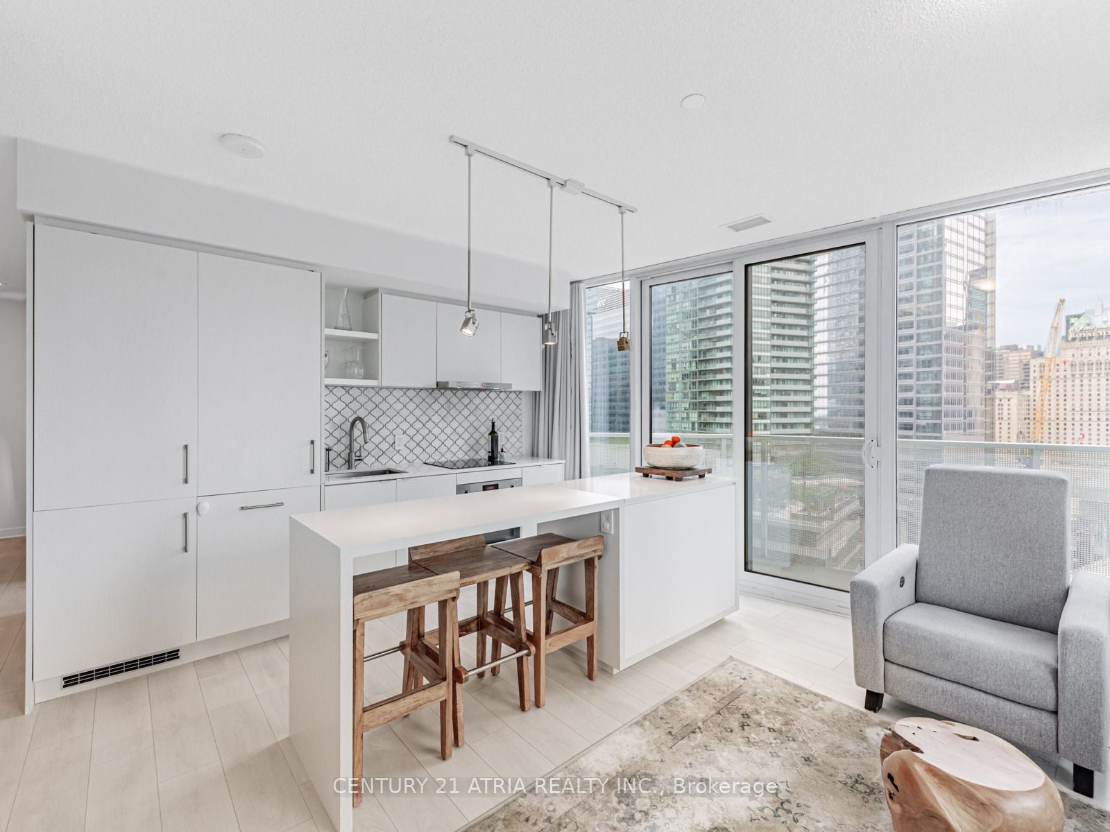 #1704 - 88 Harbour Street Property Photo 6