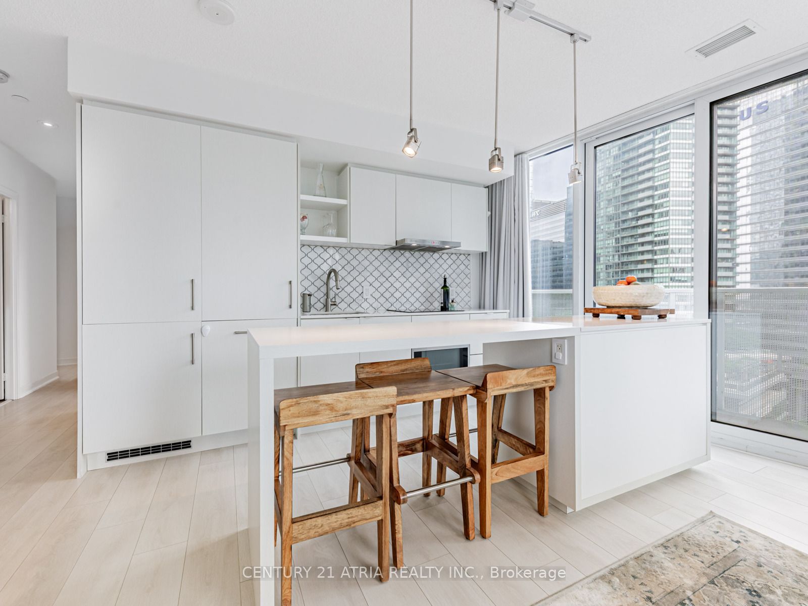 #1704 - 88 Harbour Street Property Photo 7