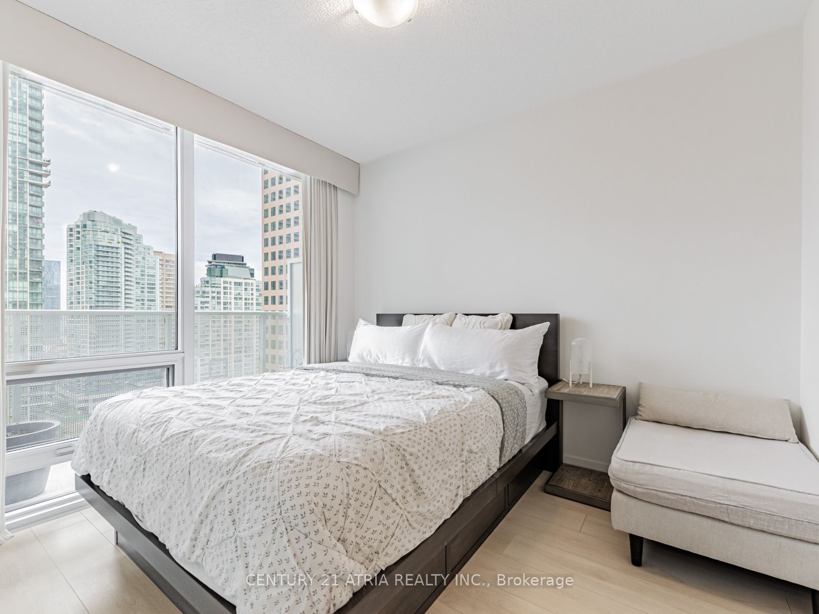 #1704 - 88 Harbour Street Property Photo 12