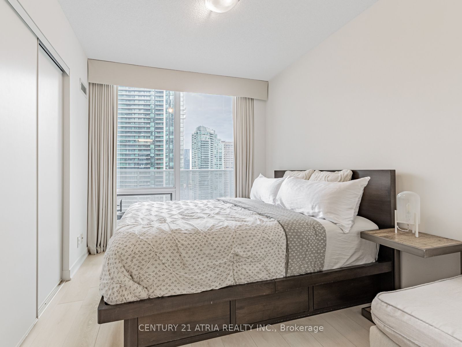 #1704 - 88 Harbour Street Property Photo 13