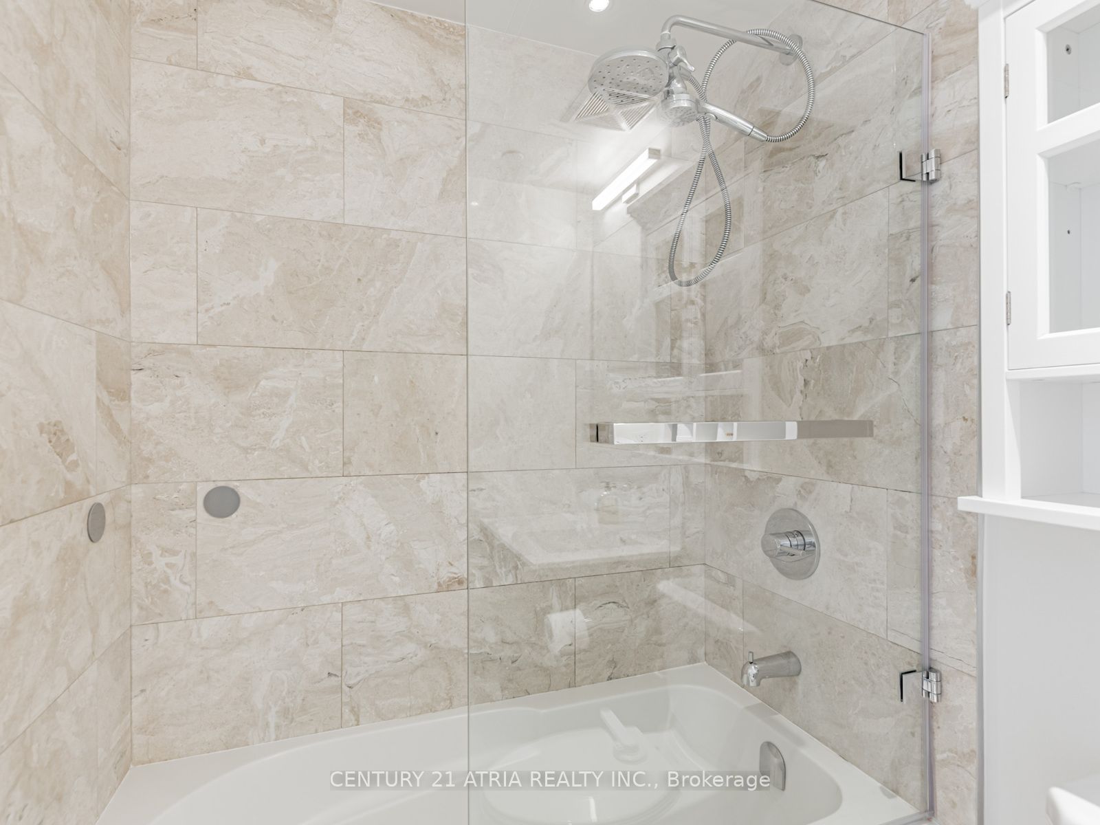 #1704 - 88 Harbour Street Property Photo 15