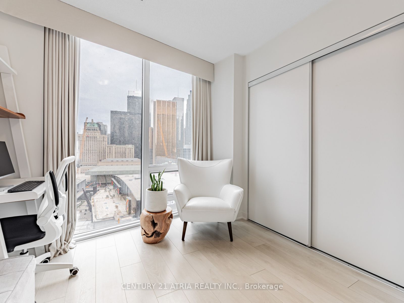#1704 - 88 Harbour Street Property Photo 18