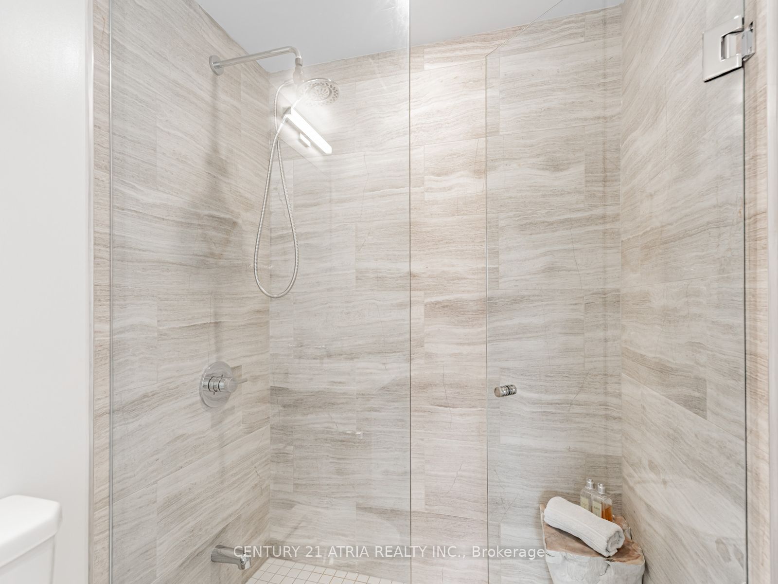 #1704 - 88 Harbour Street Property Photo 21