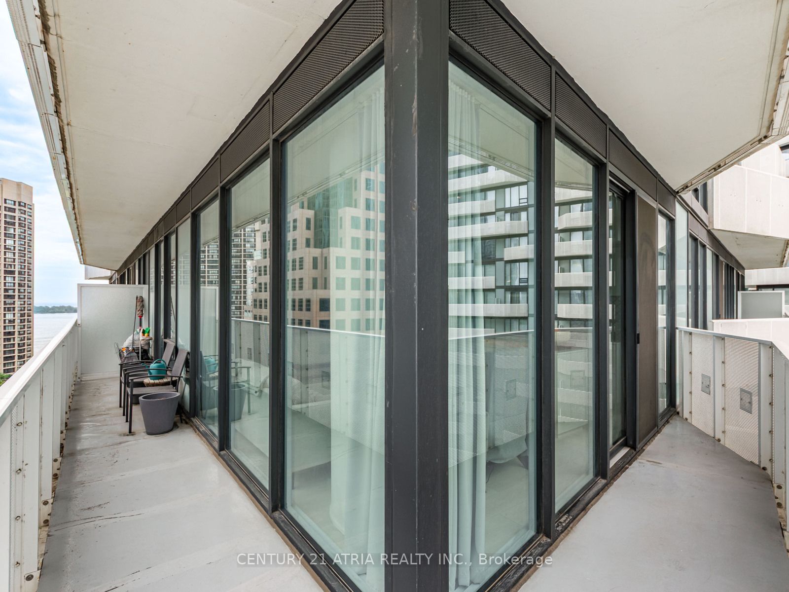 #1704 - 88 Harbour Street Property Photo 26