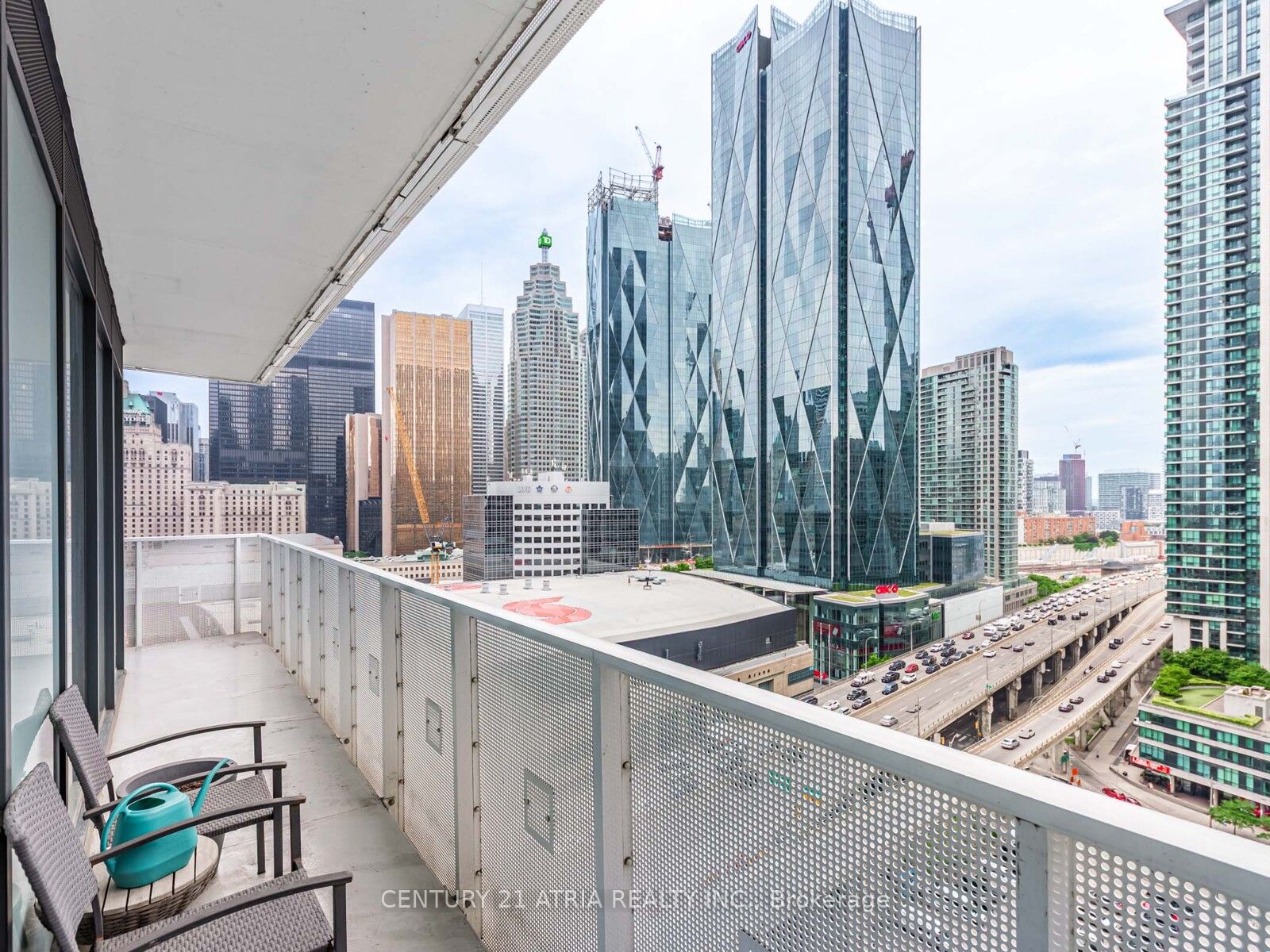 #1704 - 88 Harbour Street Property Photo 27