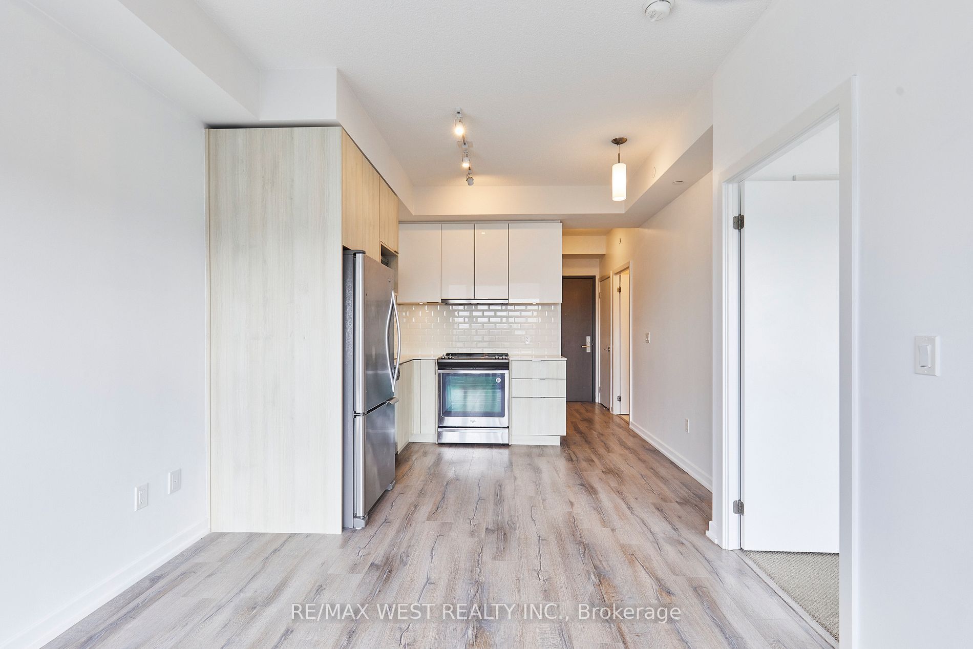 #521 - 52 Forest Manor Road Property Photo 5