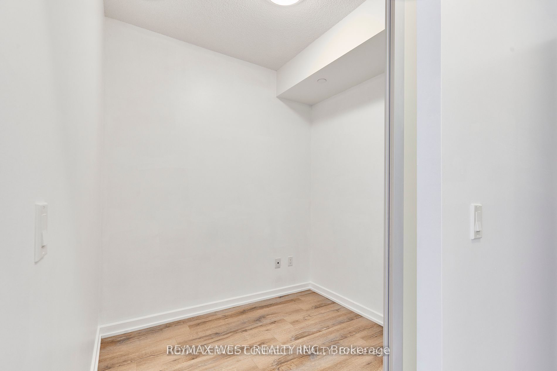 #521 - 52 Forest Manor Road Property Photo 13