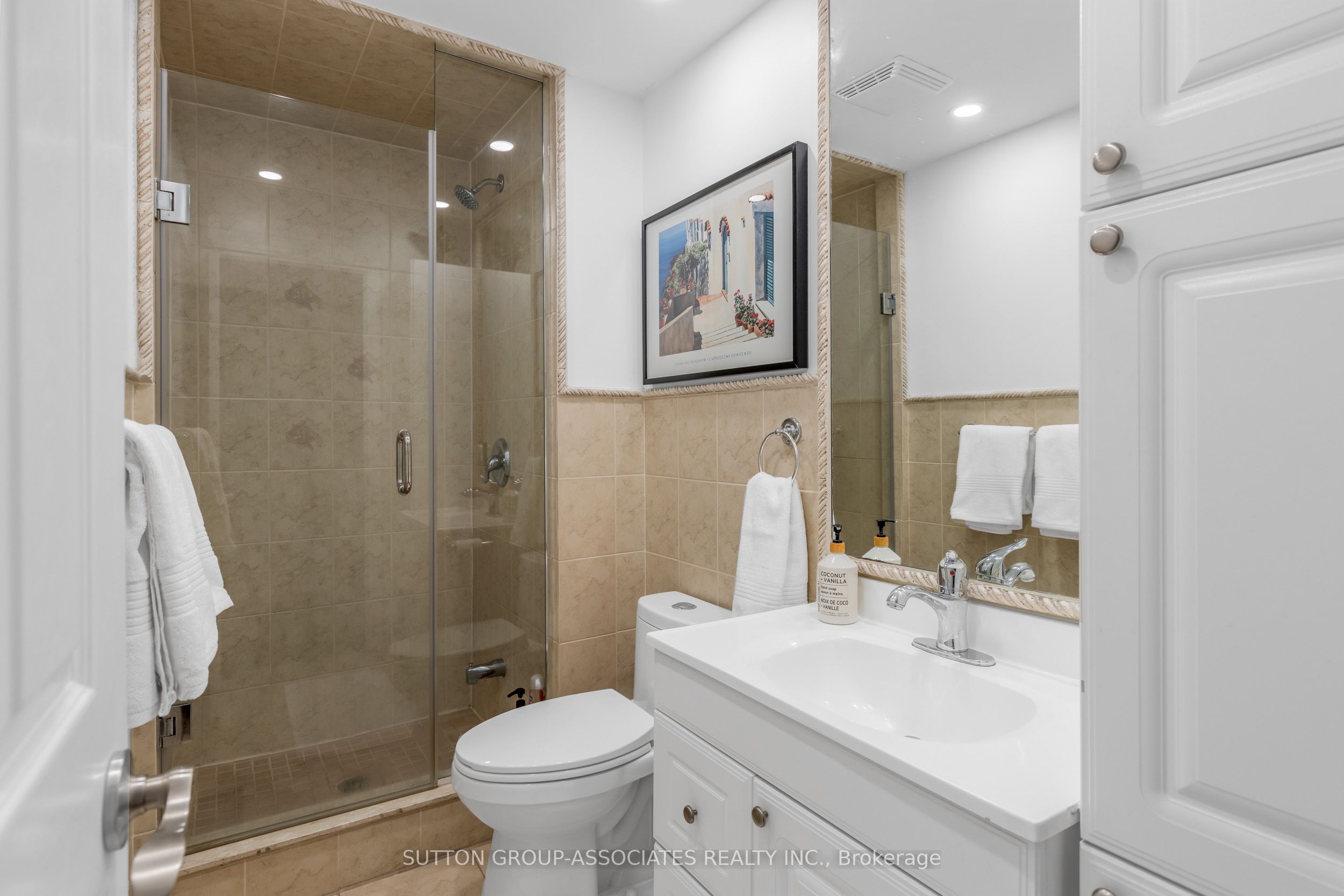 204 Macpherson Avenue Property Photo 10