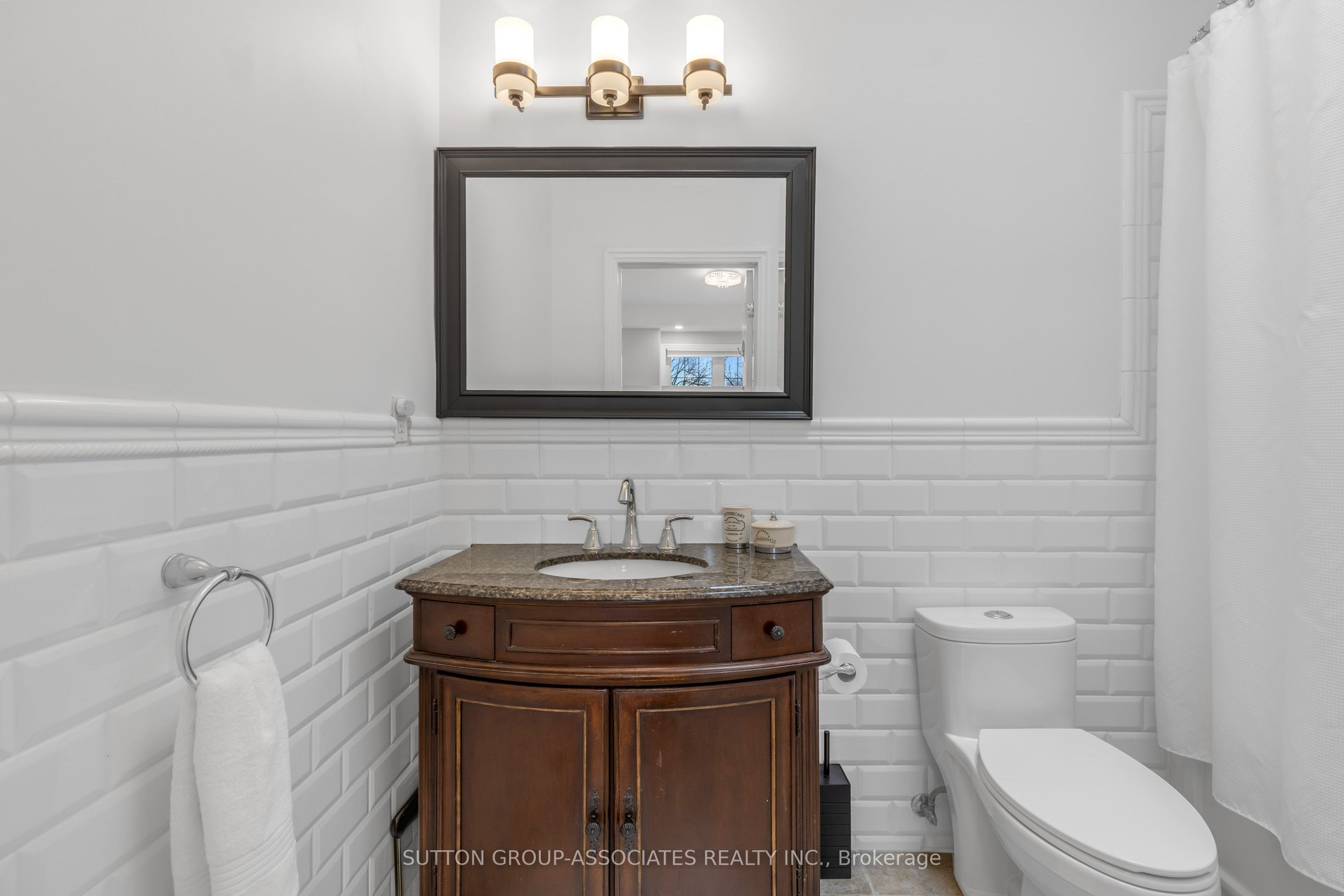 204 Macpherson Avenue Property Photo 21