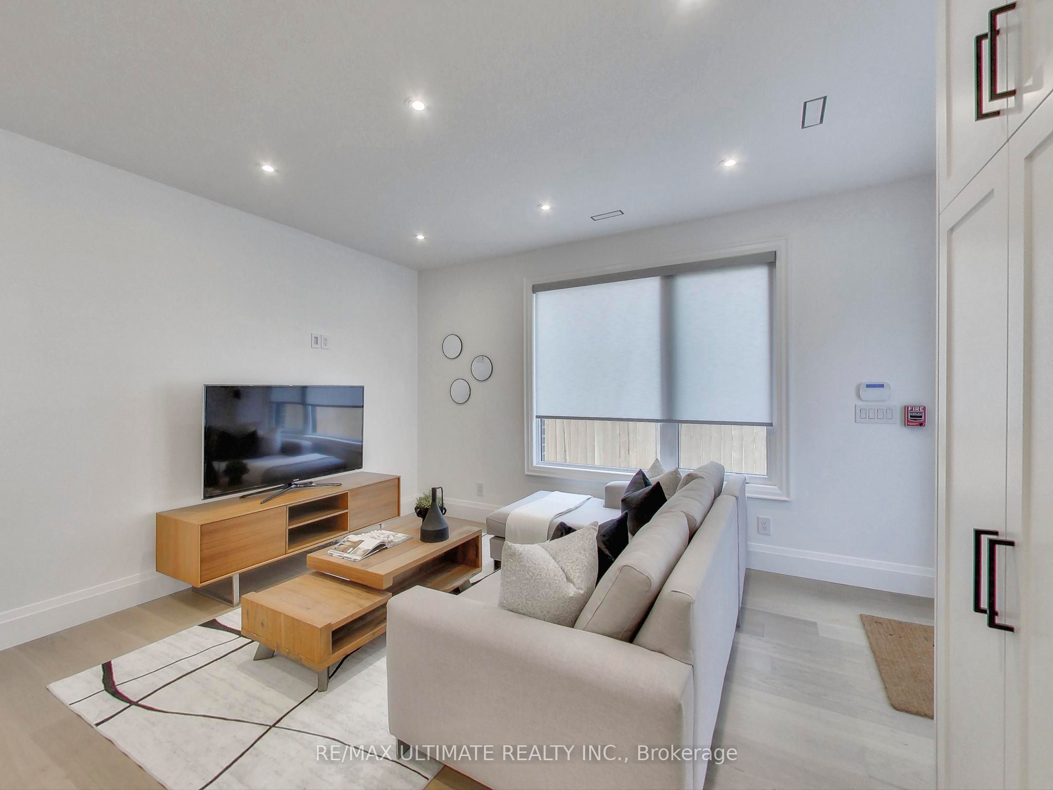 #101 - 387 Glenholme Avenue Property Photo 8