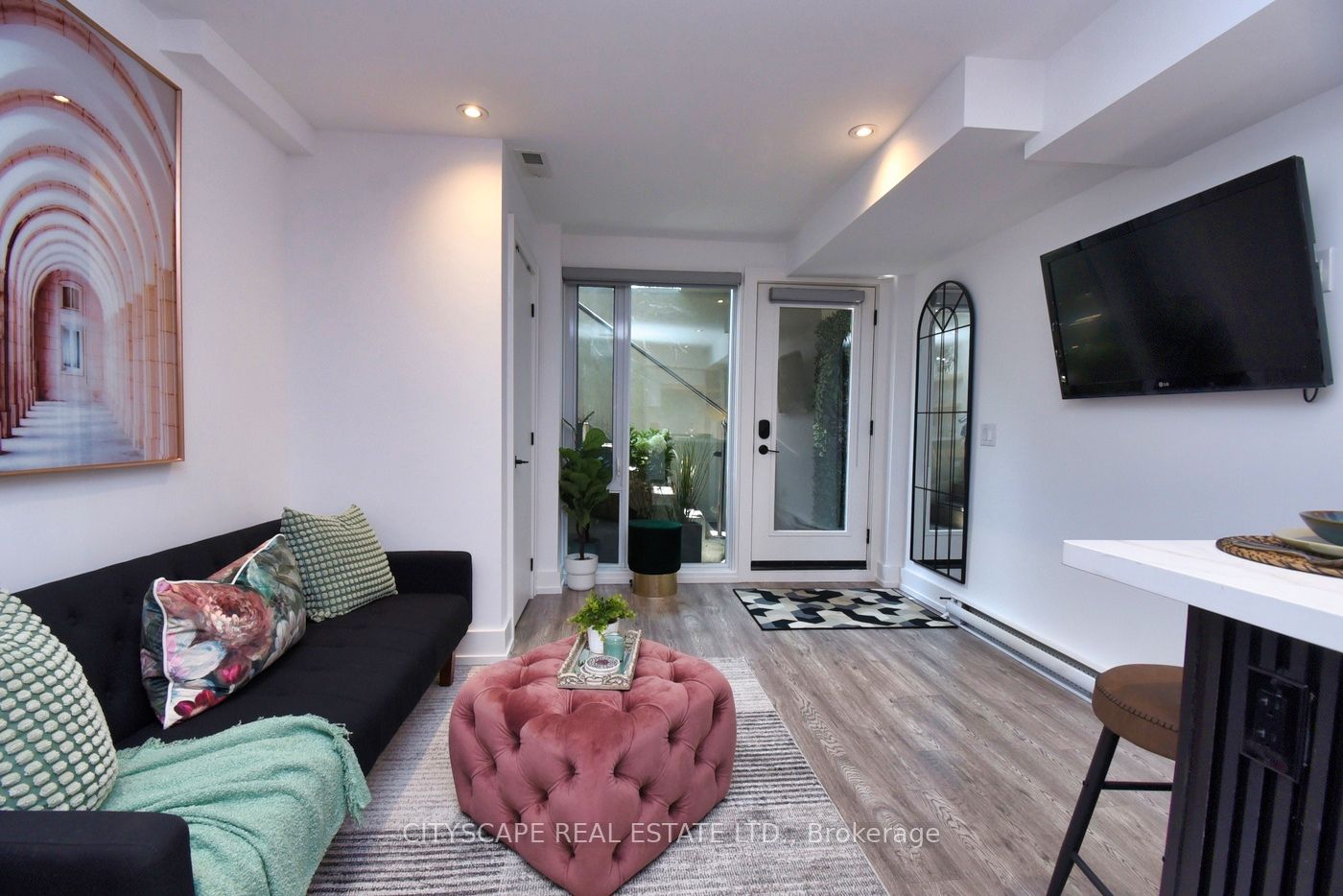 #b - 703 Markham Street Property Photo 4