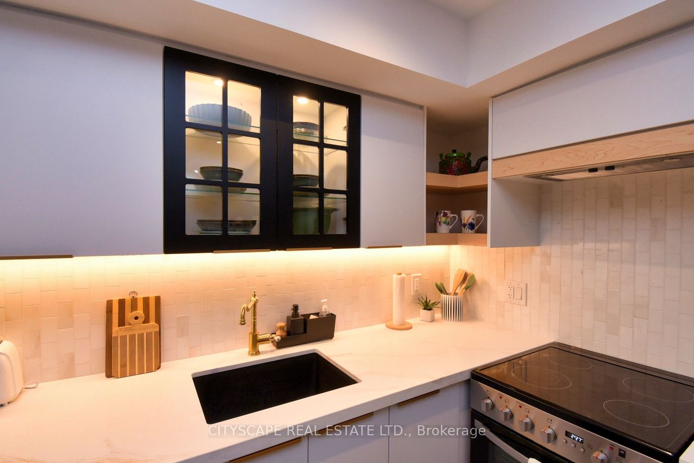 #b - 703 Markham Street Property Photo 7
