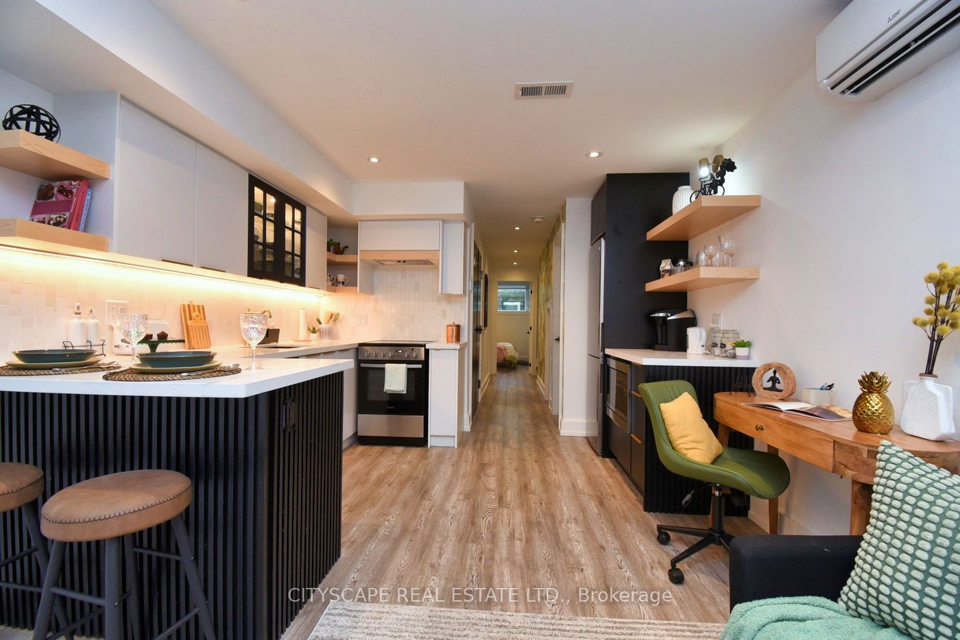 #b - 703 Markham Street Property Photo 8