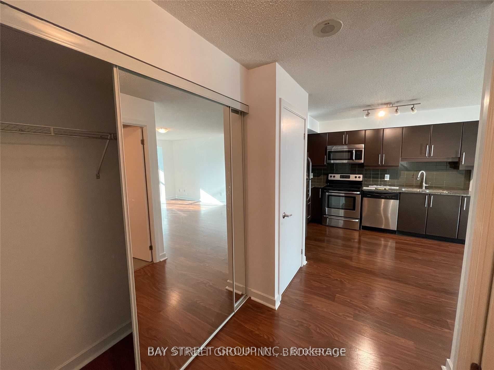 #807 - 33 Bay Street Property Photo 2