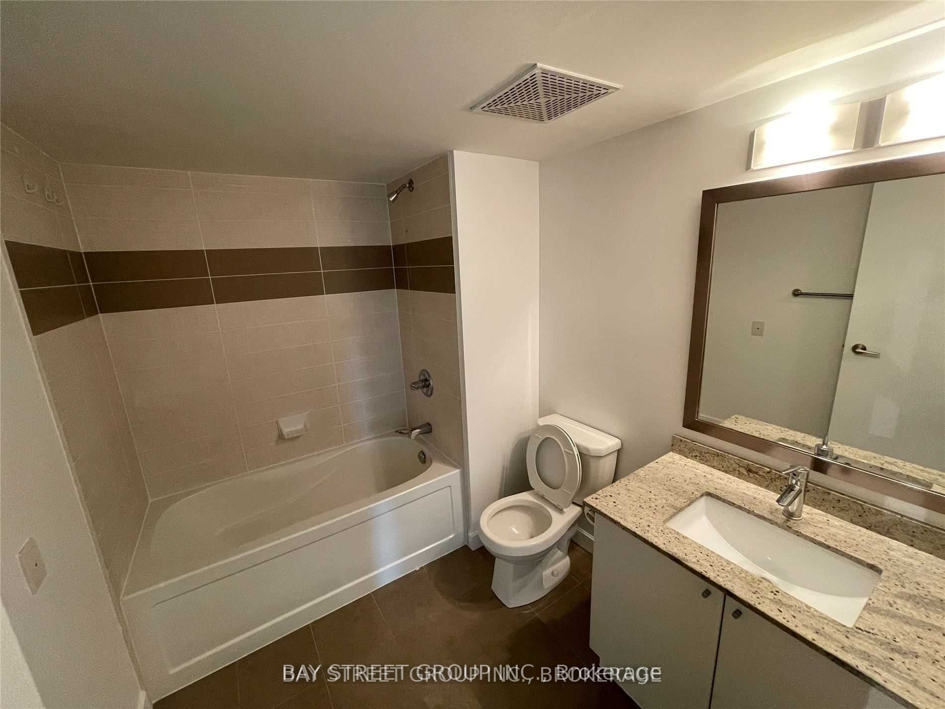 #807 - 33 Bay Street Property Photo 3
