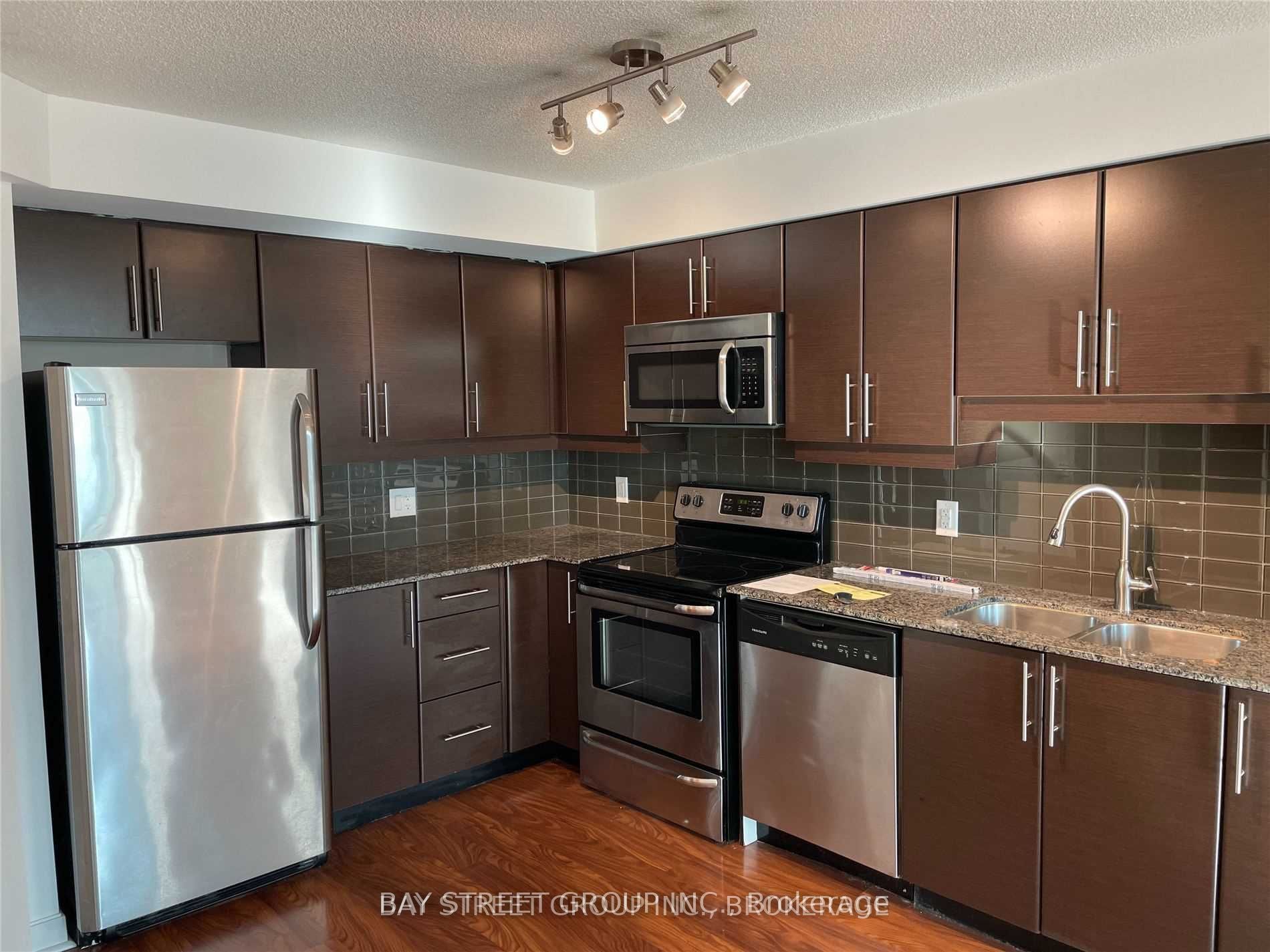 #807 - 33 Bay Street Property Photo 4