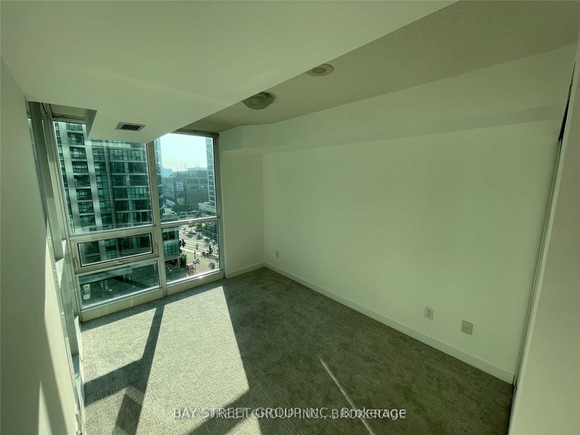 #807 - 33 Bay Street Property Photo 7