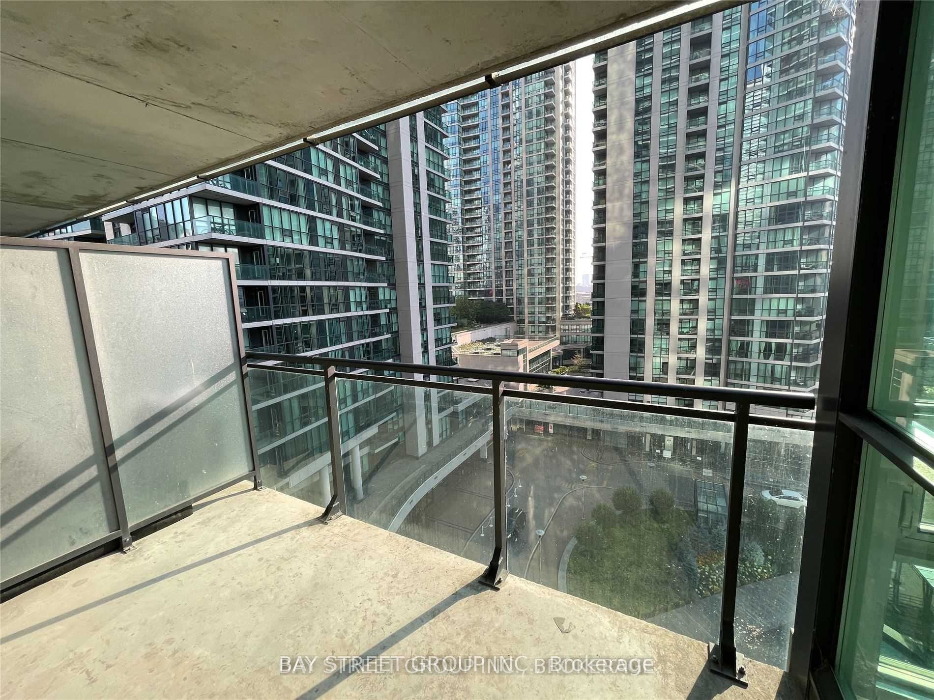 #807 - 33 Bay Street Property Photo 8