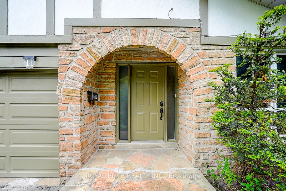 11 Abbeywood Trail Property Photo 5