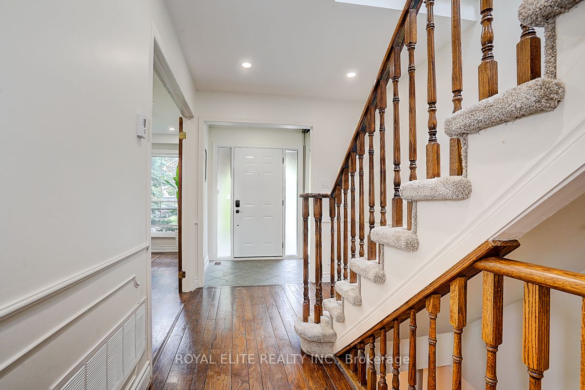 11 Abbeywood Trail Property Photo 10