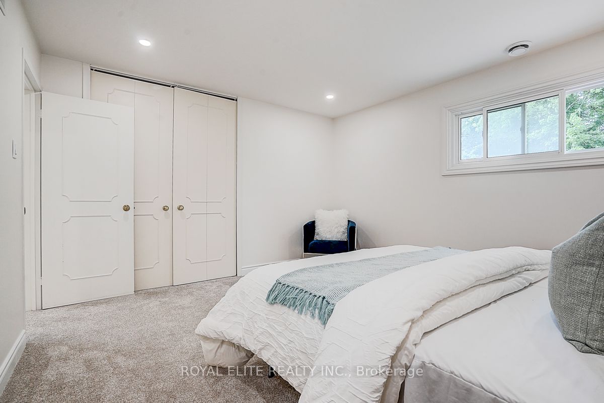11 Abbeywood Trail Property Photo 40