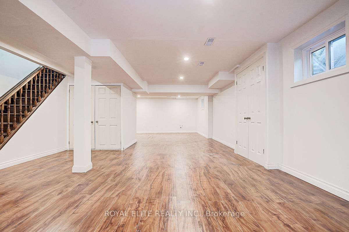 11 Abbeywood Trail Property Photo 42