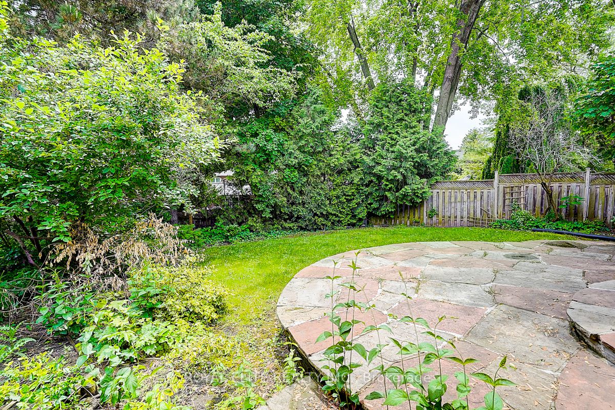 11 Abbeywood Trail Property Photo 47