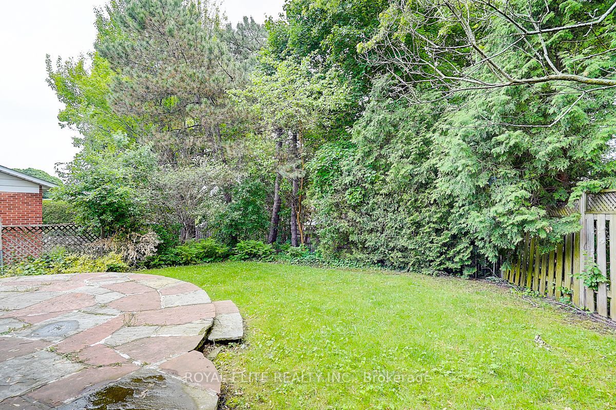 11 Abbeywood Trail Property Photo 48
