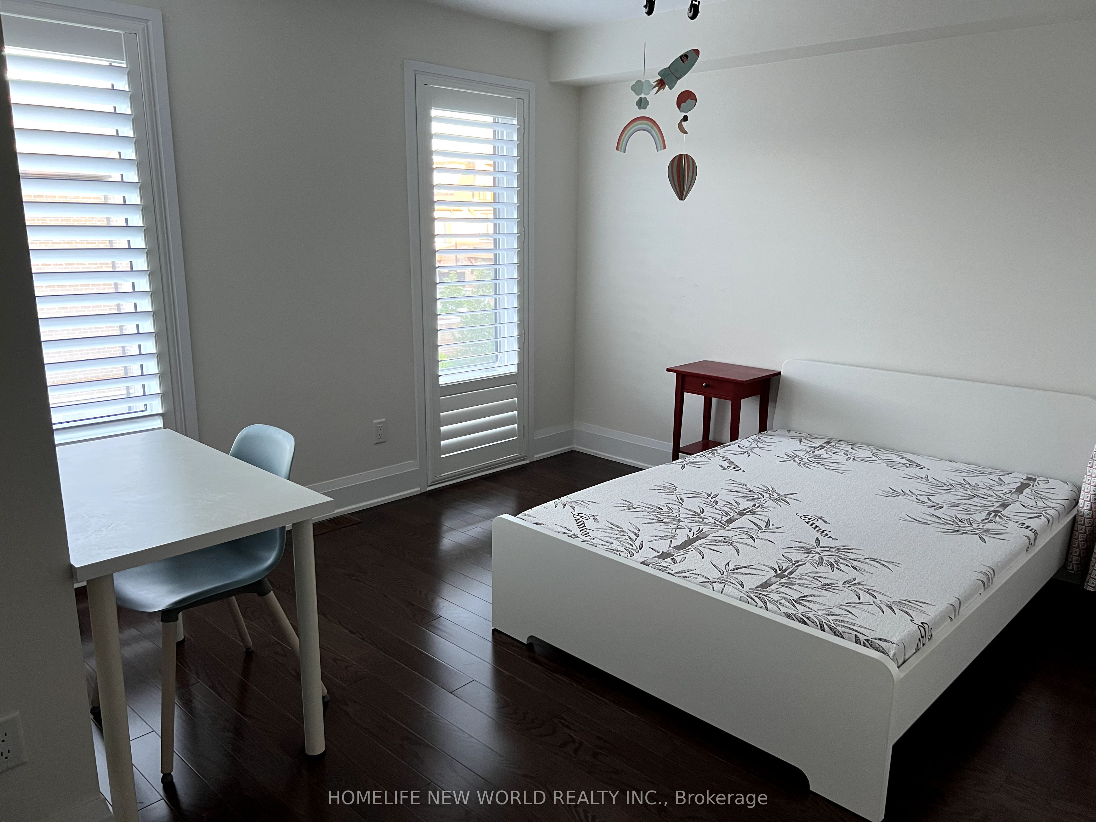 15 Kenneth Wood Crescent Property Photo 2
