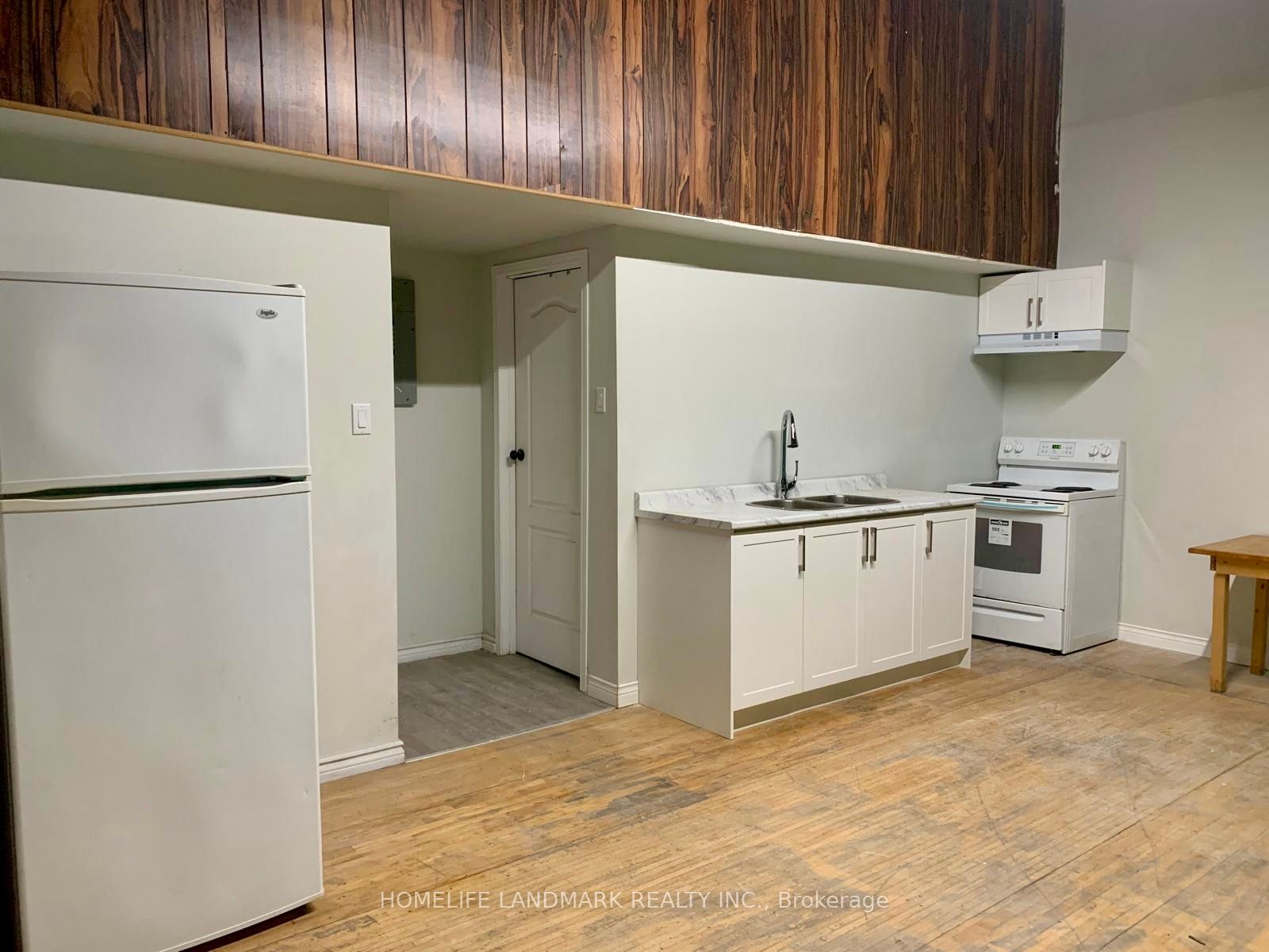#2 - 450 Spadina Avenue Property Photo 2