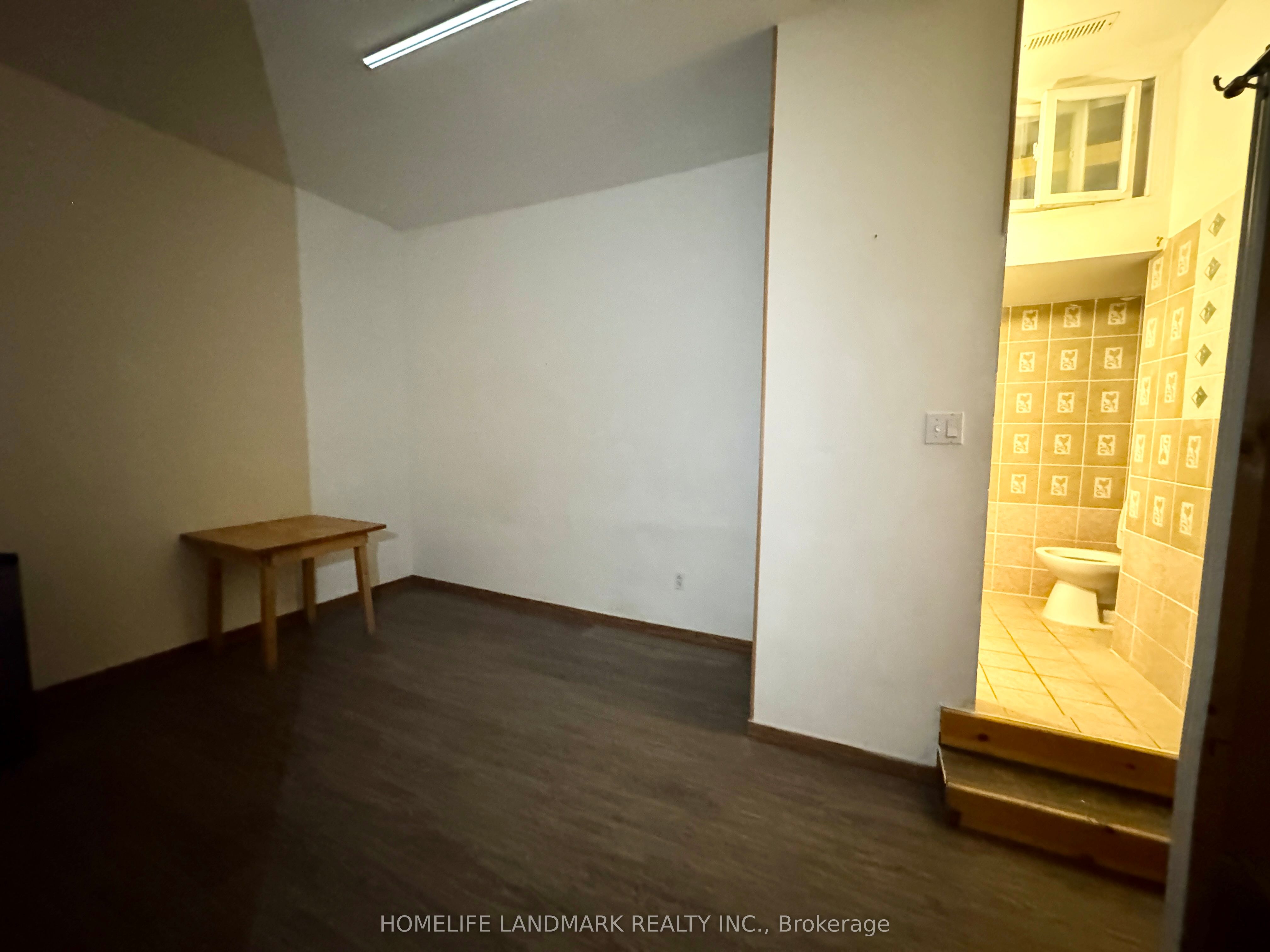 #2 - 450 Spadina Avenue Property Photo 6