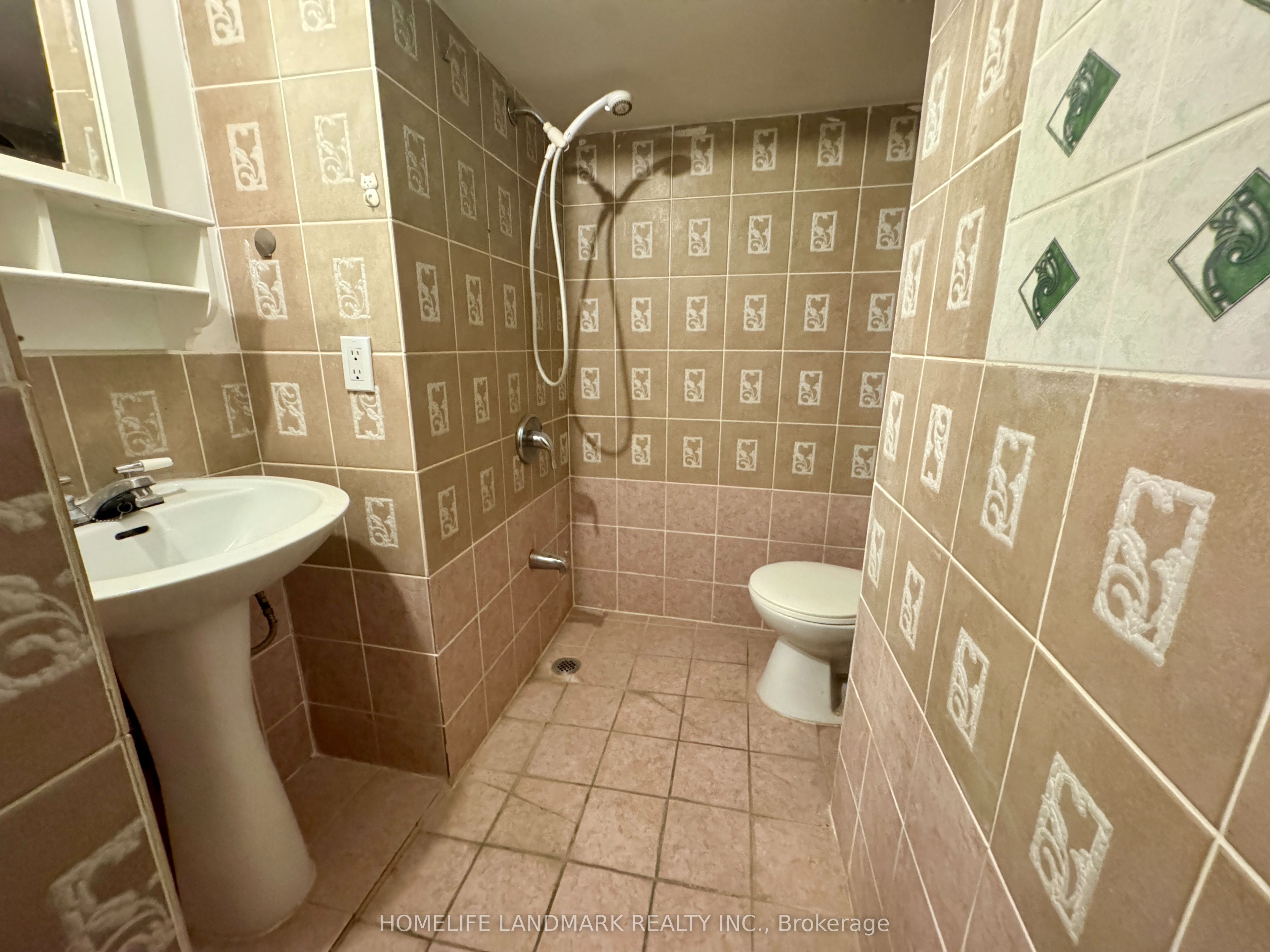 #2 - 450 Spadina Avenue Property Photo 7