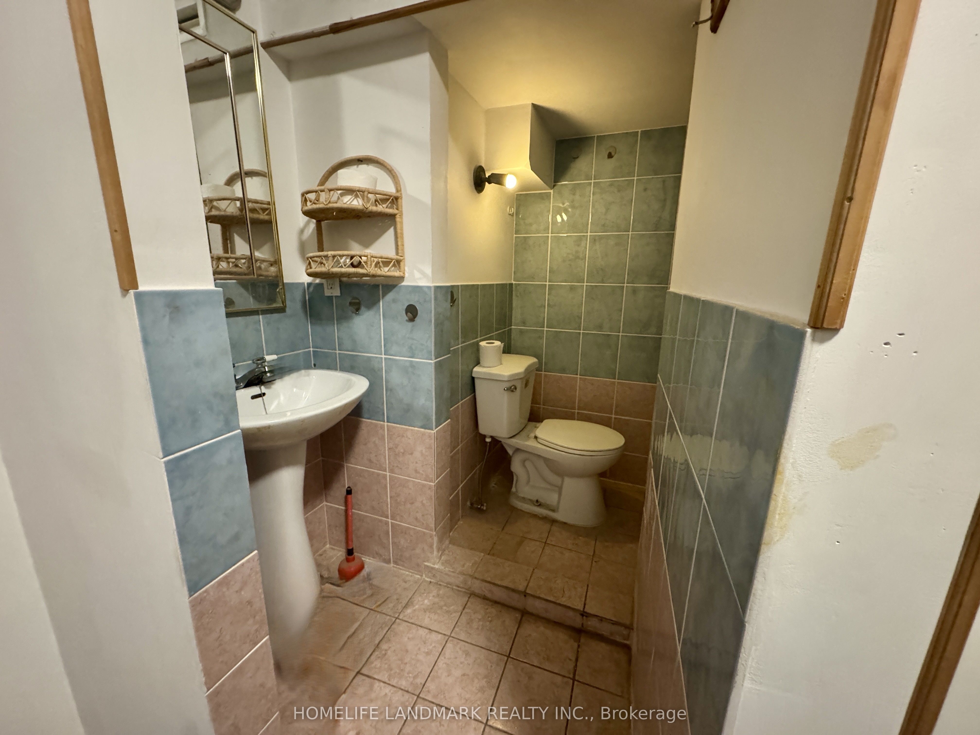 #2 - 450 Spadina Avenue Property Photo 11