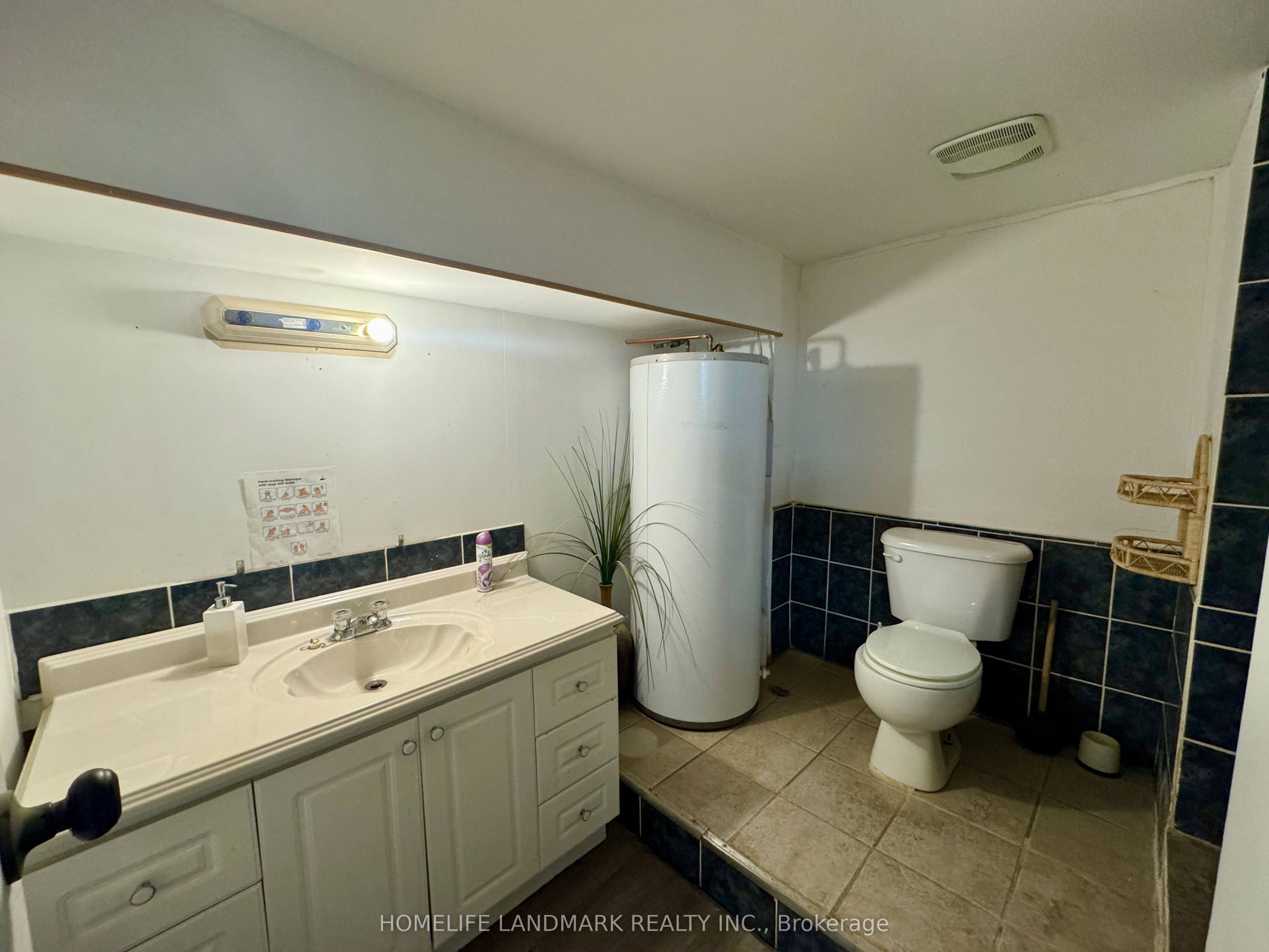#2 - 450 Spadina Avenue Property Photo 12