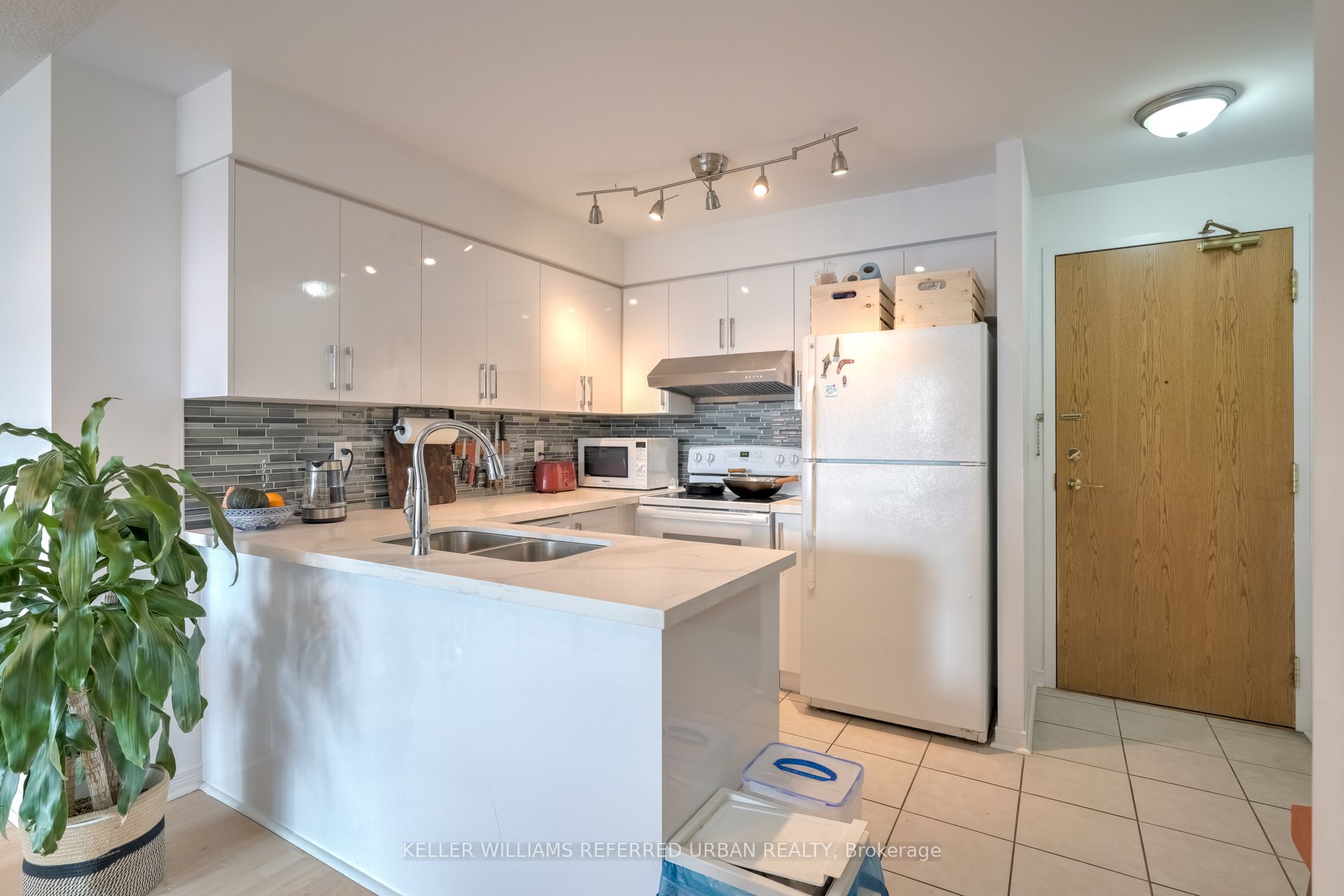 #1605 - 5500 Yonge Street Property Photo 6