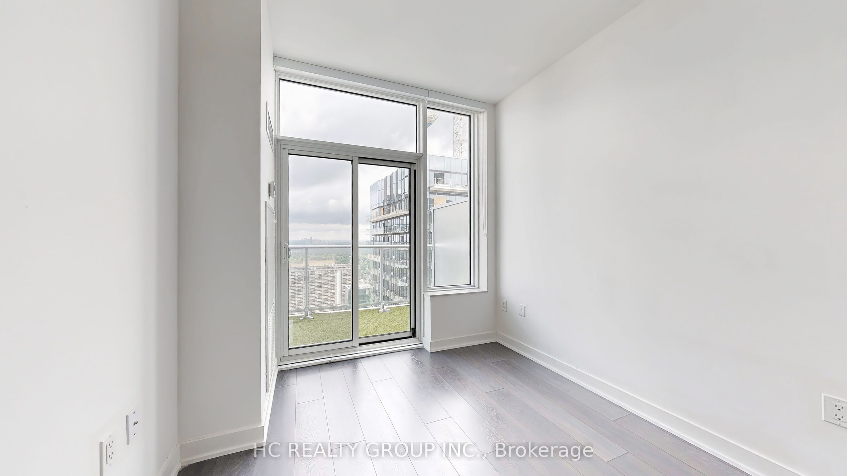 #ph01 Nt - 99 Broadway Avenue Property Photo 6