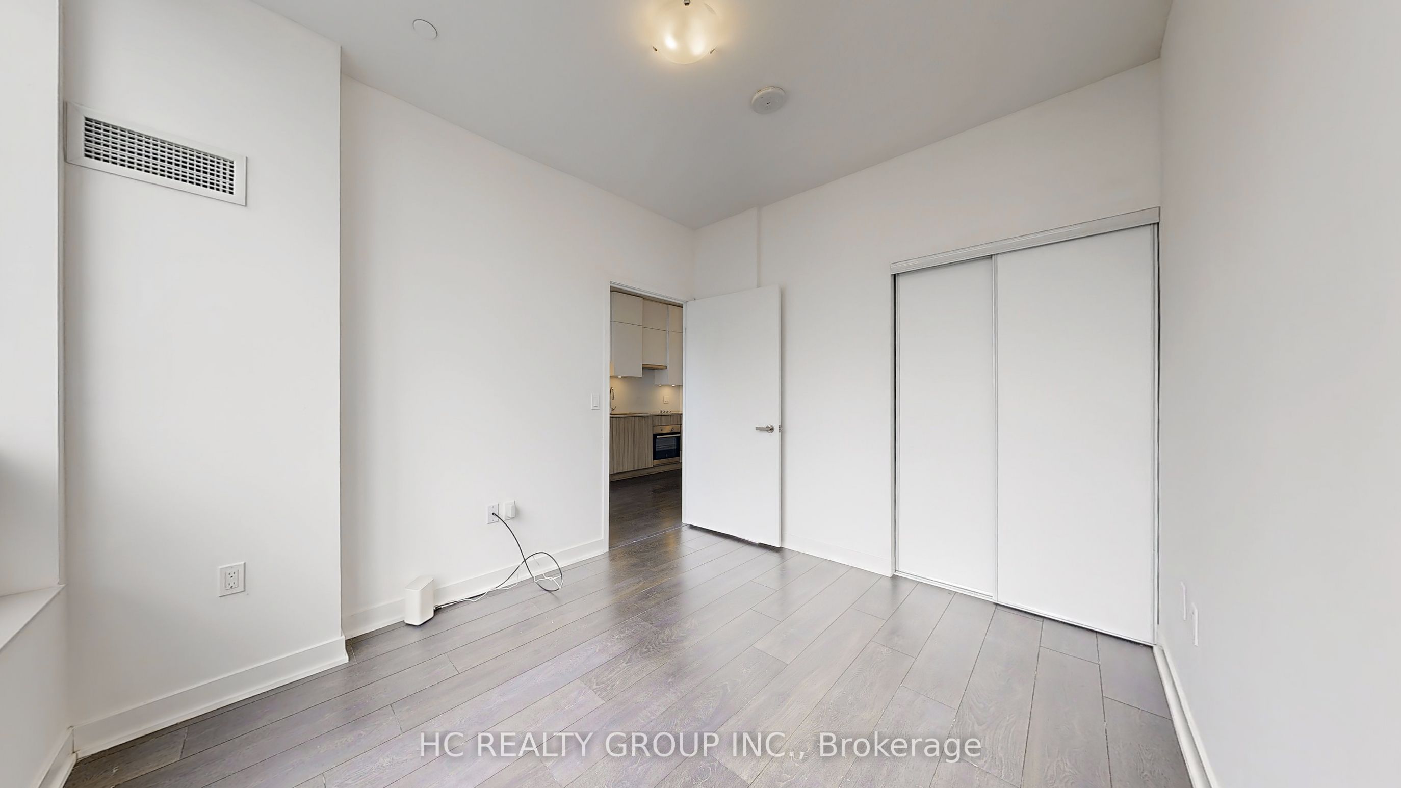 #ph01 Nt - 99 Broadway Avenue Property Photo 11