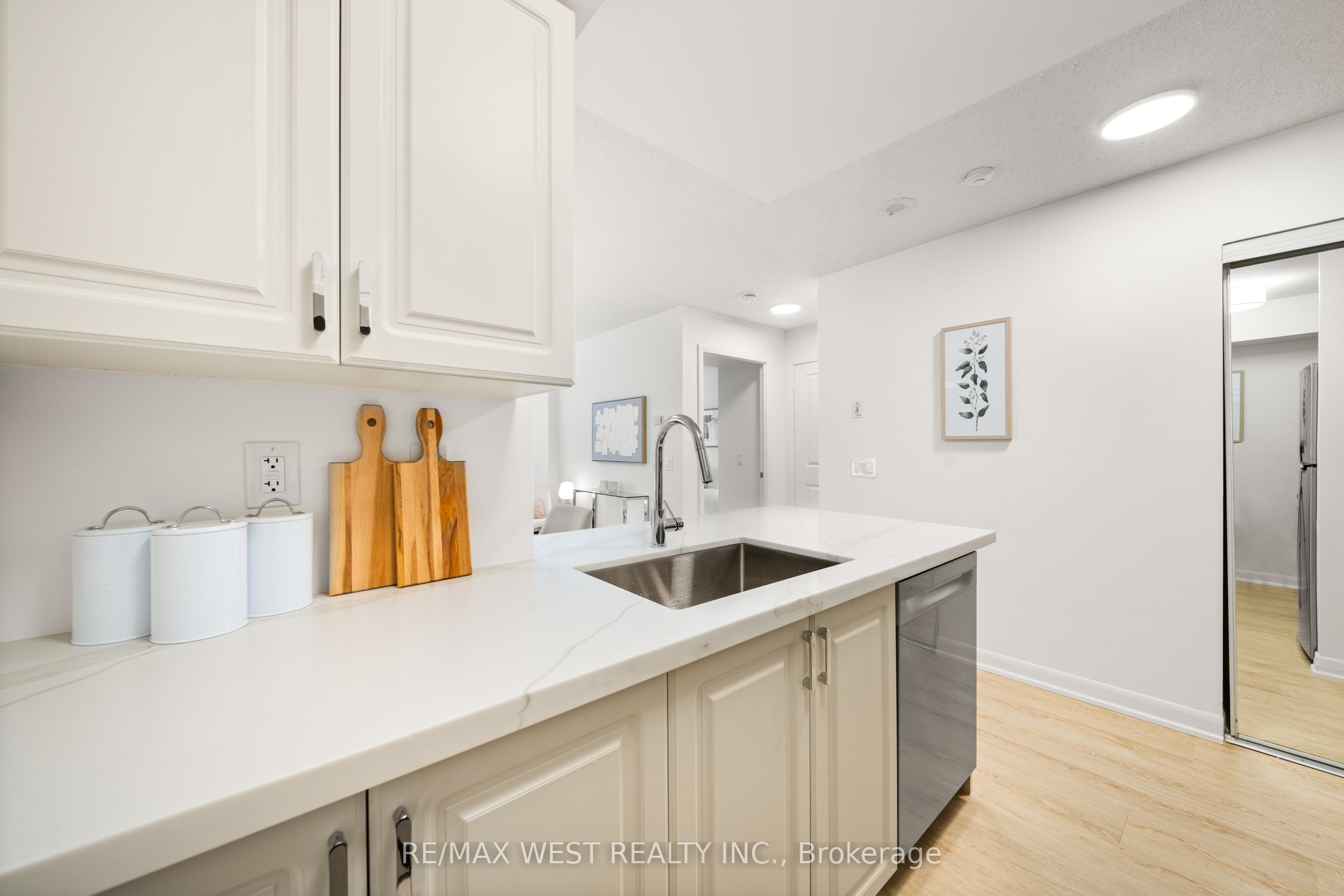 4978 Yonge Street 1912 Property Photo 6
