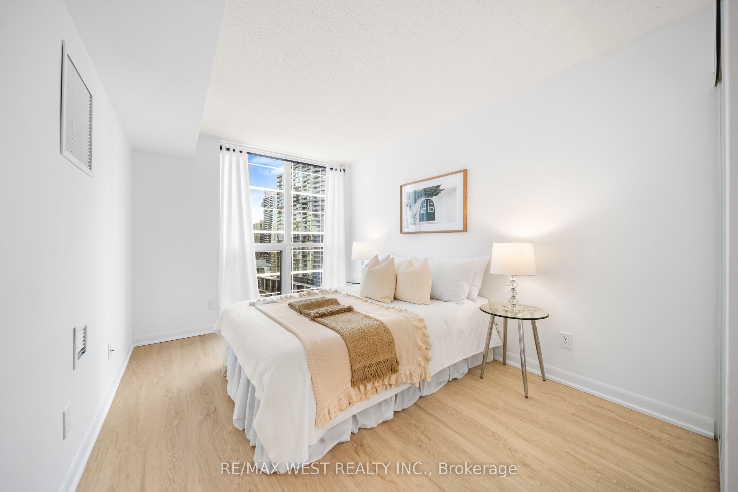 4978 Yonge Street 1912 Property Photo 11
