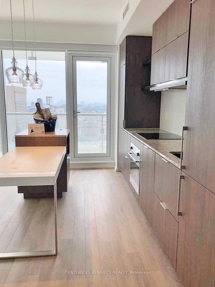 #3310 - 197 Yonge Street Property Photo 9