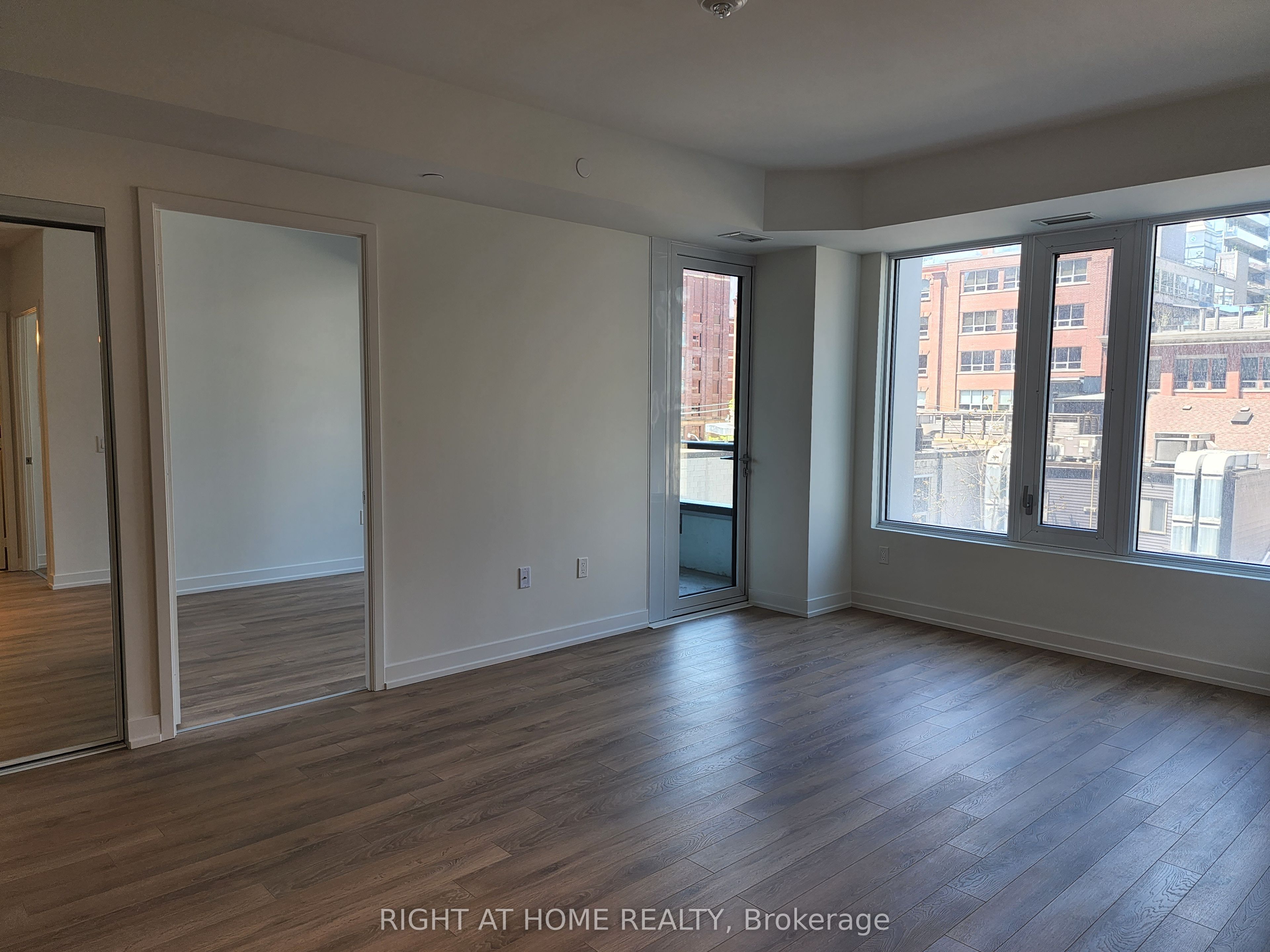 #414 - 158 Front Street Property Photo 9