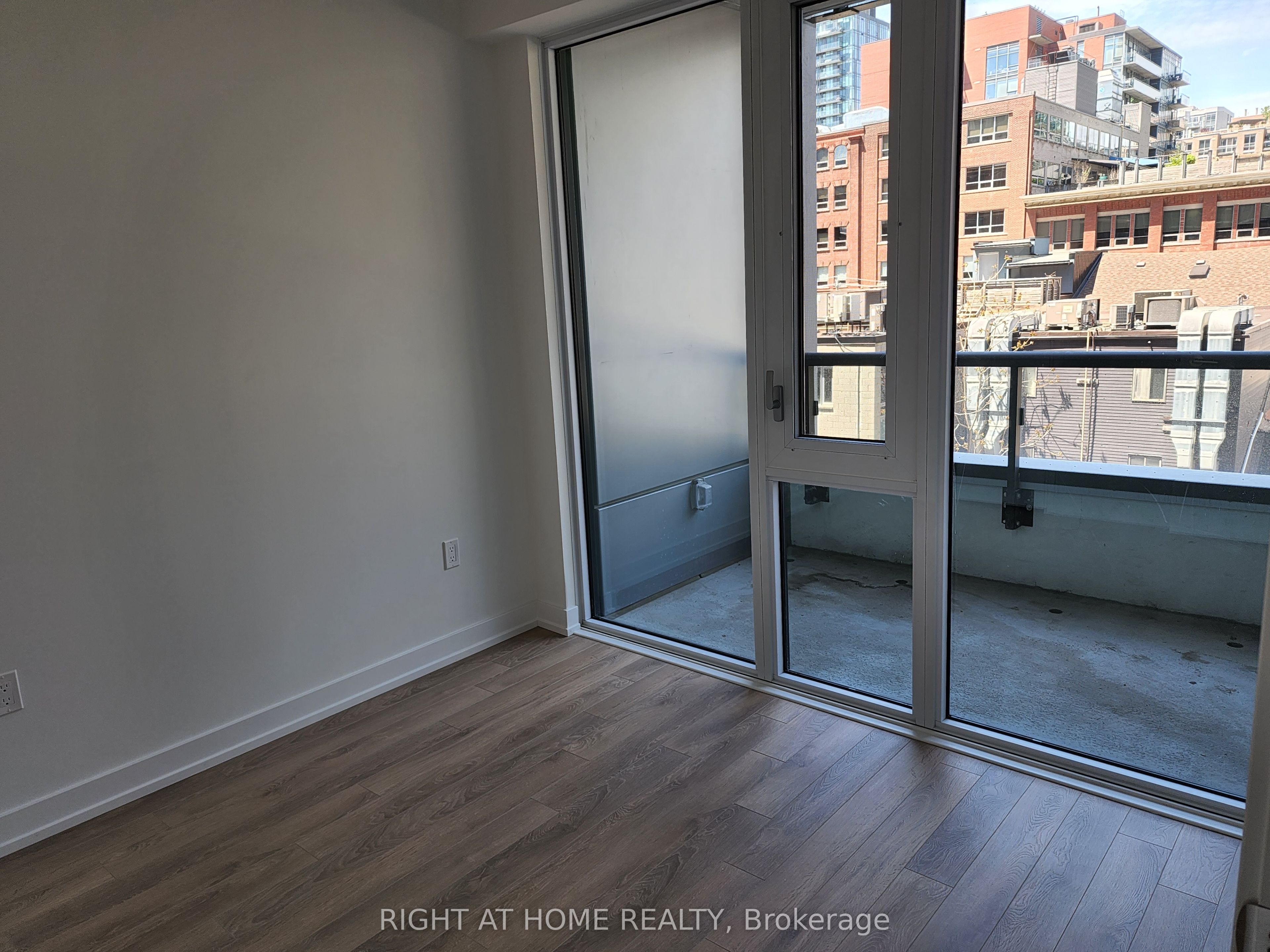 #414 - 158 Front Street Property Photo 12