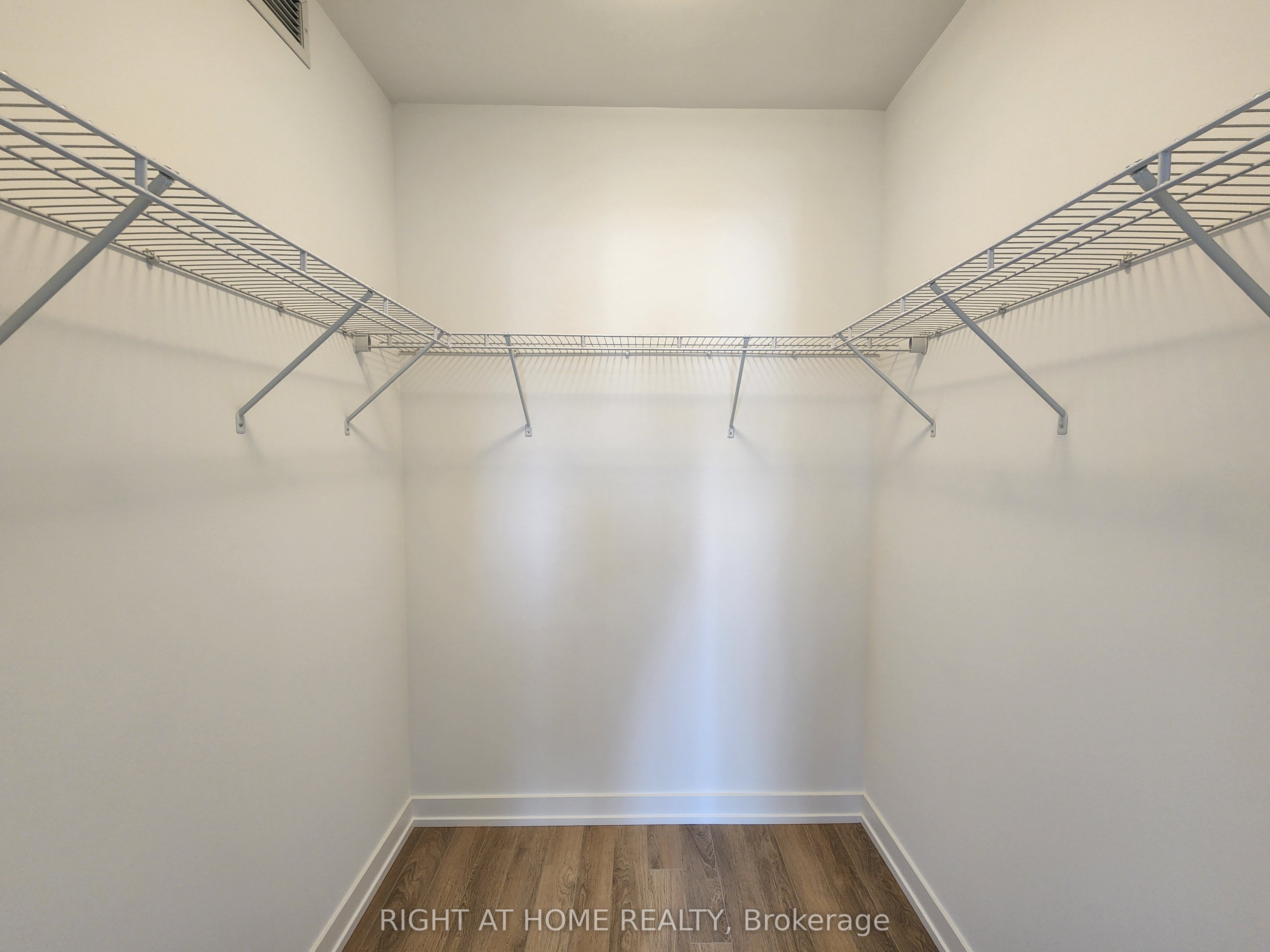 #414 - 158 Front Street Property Photo 16