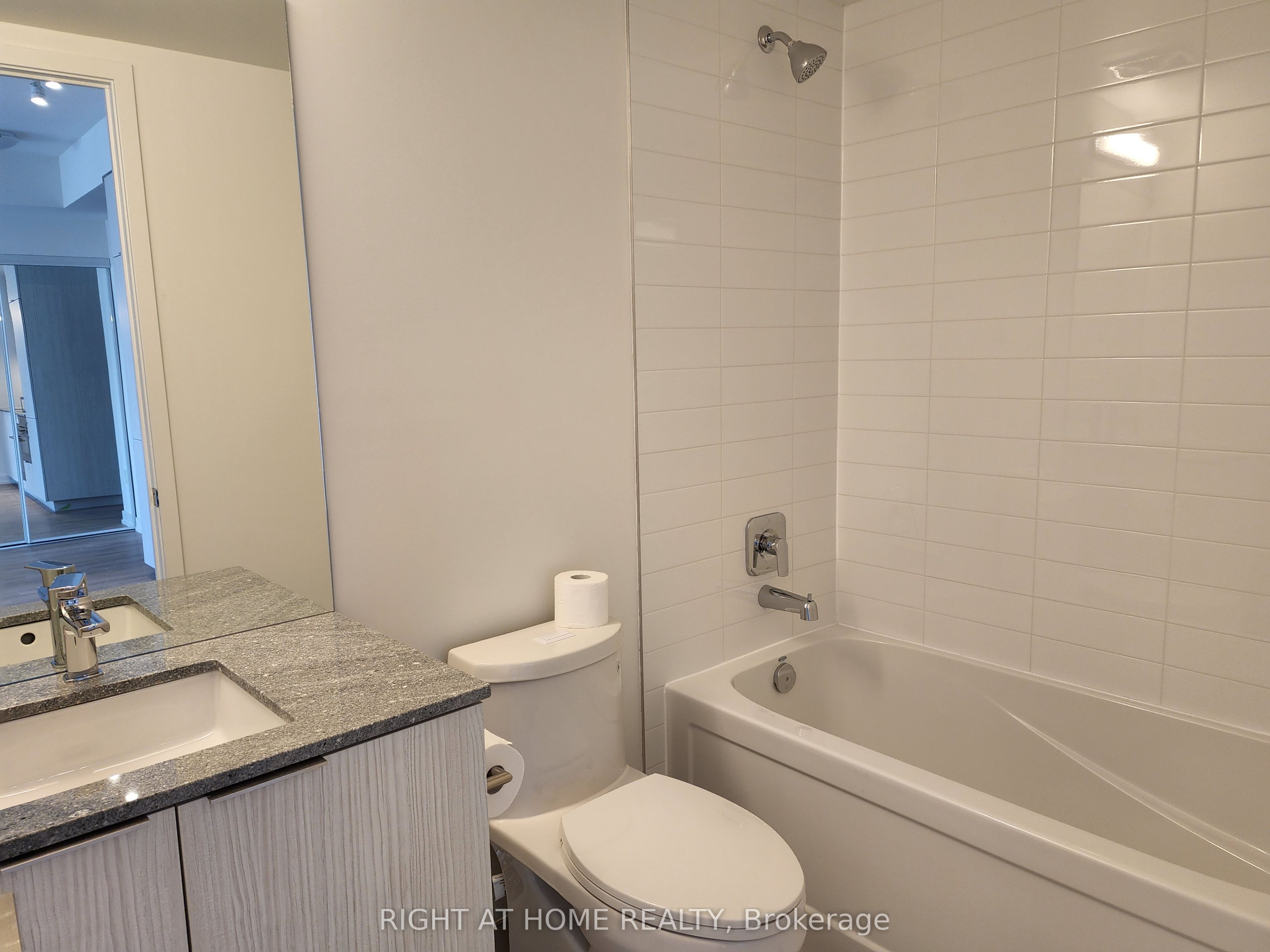 #414 - 158 Front Street Property Photo 17